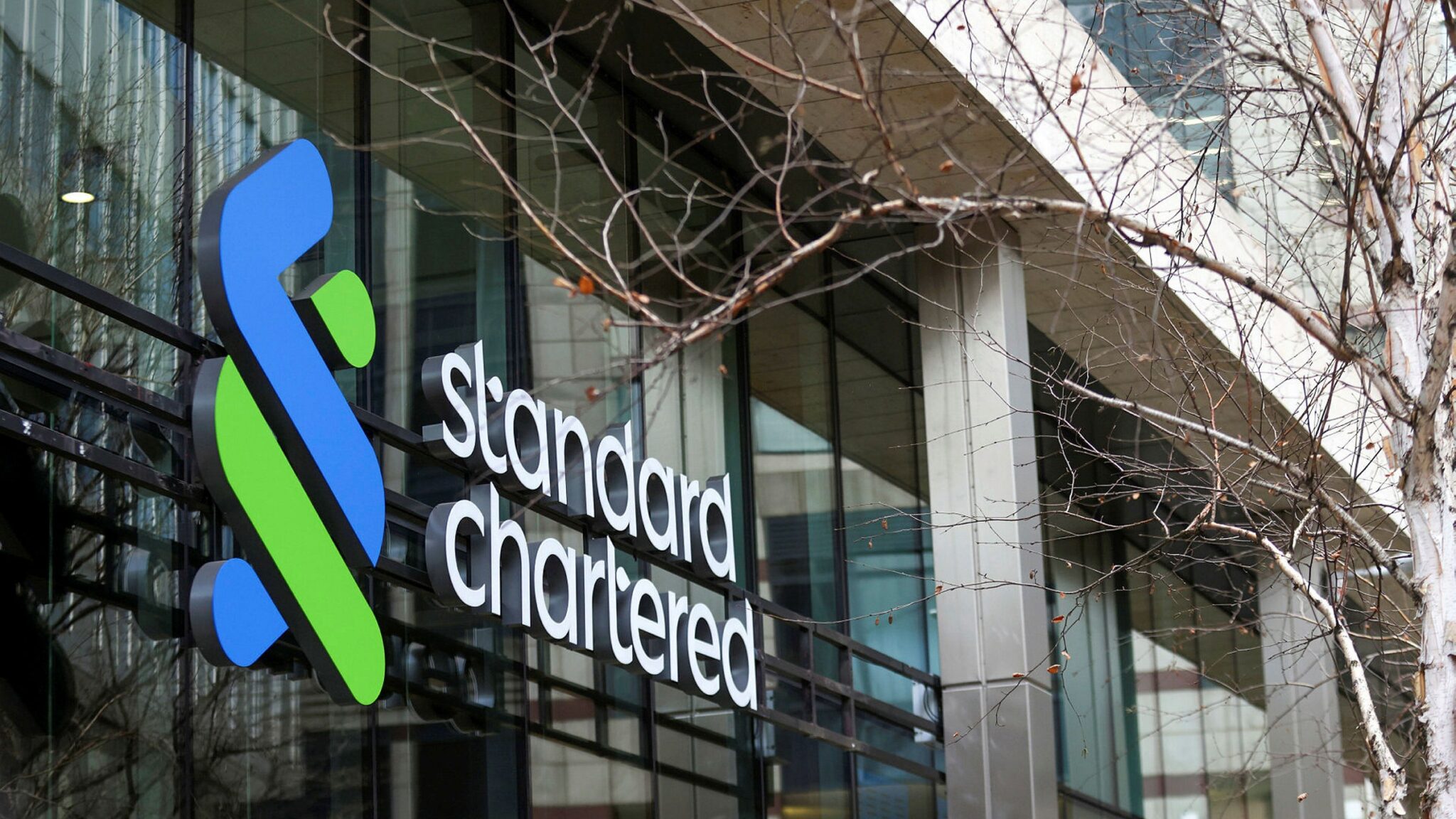 standard-chartered-is-hiring-data-analyst-7-4-lpa-apply-here